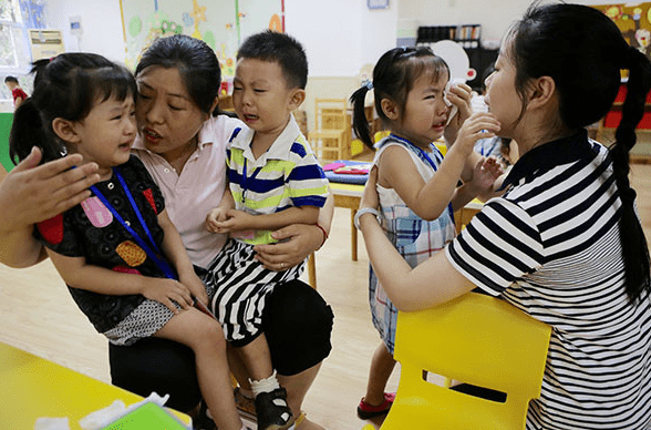 胜任|幼儿园老师吐槽自己工资低，看到工资单后，家长直言该知足了