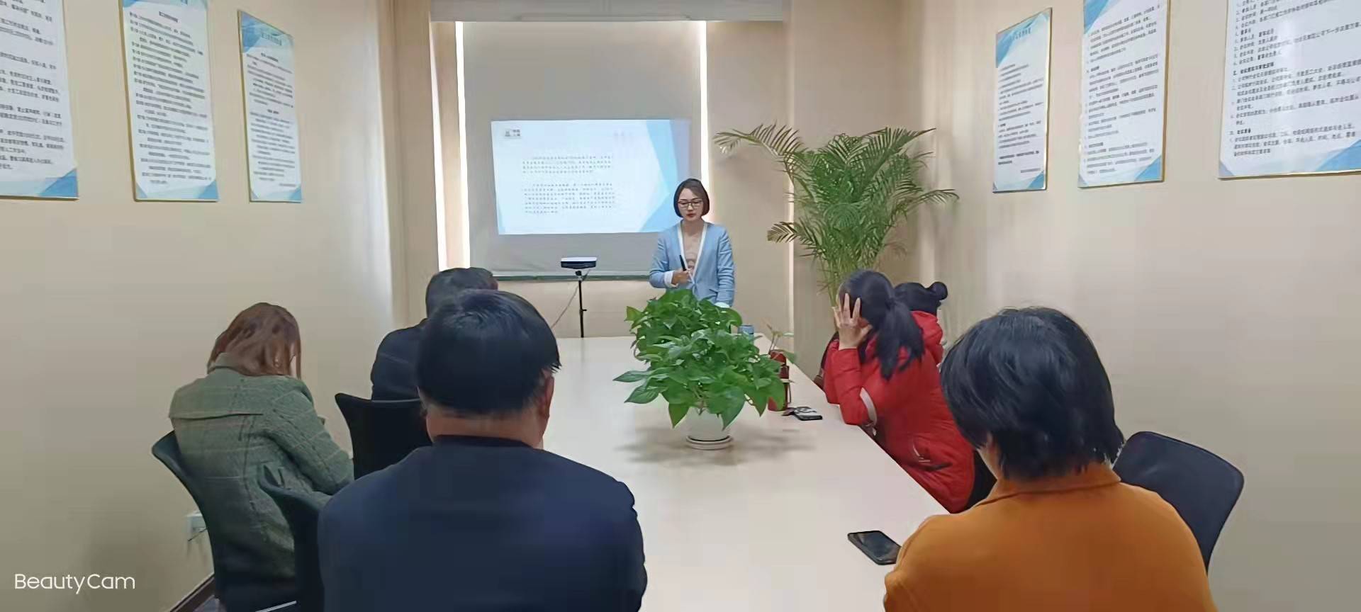 食品|俩俩人语轻食盛装而来