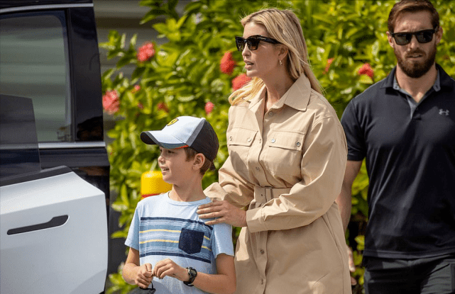 伊万 伊万卡带8岁儿子出街！穿500块平价衬衫裙亮相太节省，素颜也好看