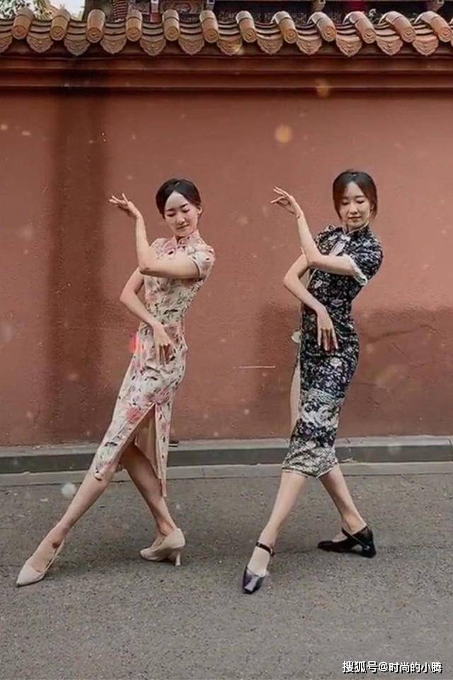 姐妹 双胞胎姐妹走红网络！长相清纯甜美，身材婀娜有致难怪穿啥都美
