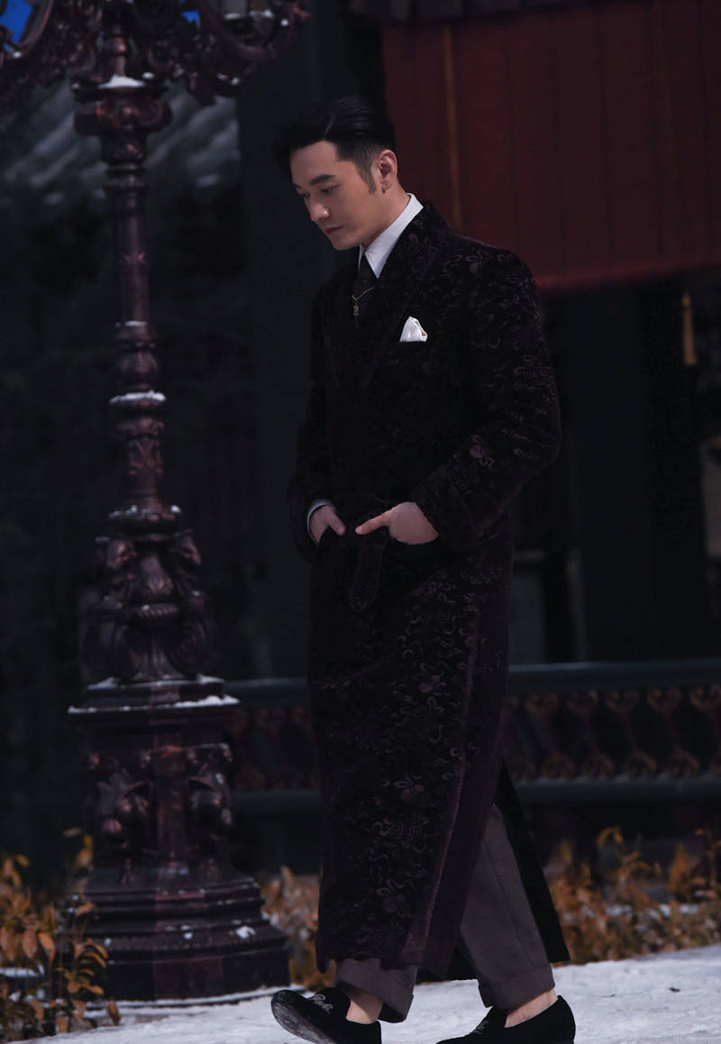 演技|黄晓明新剧造型华丽，佘诗曼剪了齐刘海，穿上红裙变身“美娇娘”