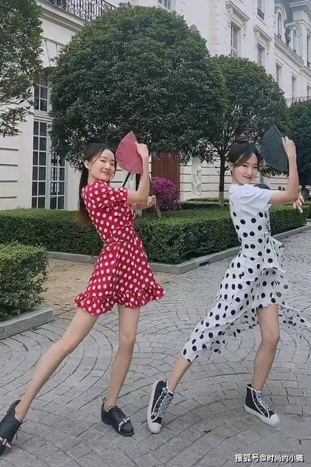 姐妹 双胞胎姐妹走红网络！长相清纯甜美，身材婀娜有致难怪穿啥都美