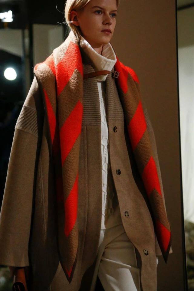 黑色 冬天大衣、羽绒服+围巾才是YYDS!随便凹出森系少女感，气质大提升