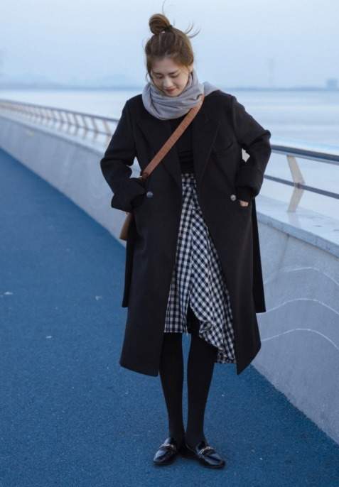 配饰 “黑色大衣”烂大街?冬天学会这4套穿搭就够了,让你保暖又洋气