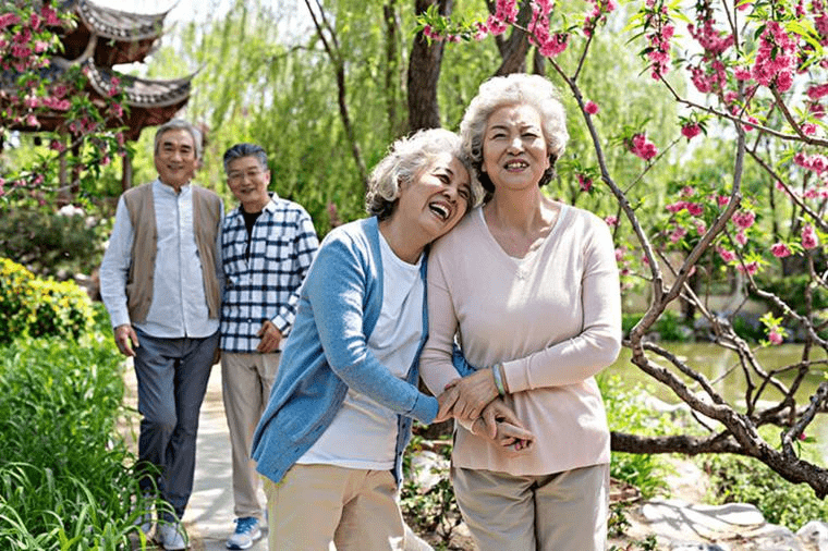 揭秘老年人的健康秘籍,他们竟然都做了这件事_旅游