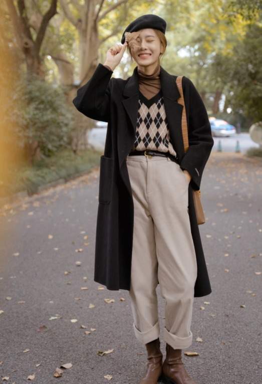 配饰 “黑色大衣”烂大街？冬天学会这4套穿搭就够了，让你保暖又洋气