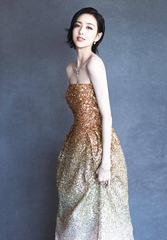 张晋 张晋夫妇亮相好甜，蔡少芬360度旋转拍照秀美裙，个子比张晋还高