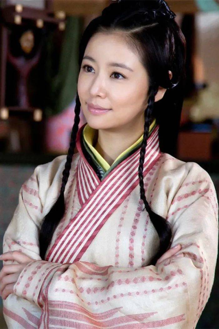 幻想身材丰满，眼窝明显脸干瘪，这11位大龄女星打碎我对少女的幻想