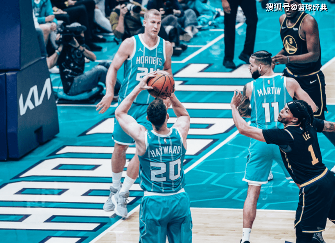 NBA|爆冷！库里末节8中1，小乔罗齐尔闪耀下半场，黄蜂终结勇士7连胜