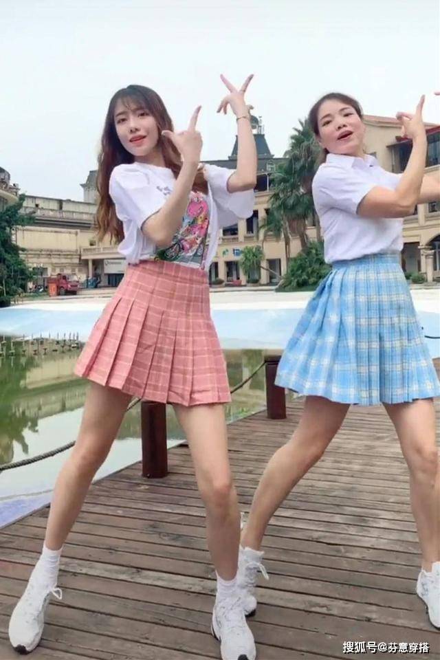 网络 高颜值母女走红网络！女儿貌美如花，妈妈打扮时髦女团身材更出众