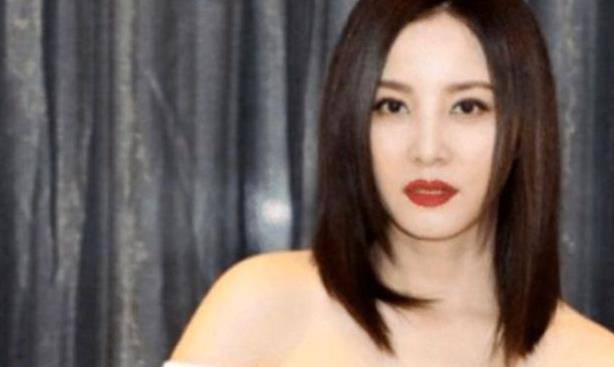 陶虹她是整容最成功的女星，51岁的她看起来就像一个25岁的小姑娘