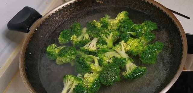 包子|早餐不知道吃点啥好?西兰花试试做美食,比包子油条营养多了