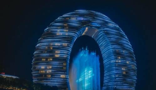 我国首家水上七星酒店，外形酷似马桶盖，却成为当地最奢华地标