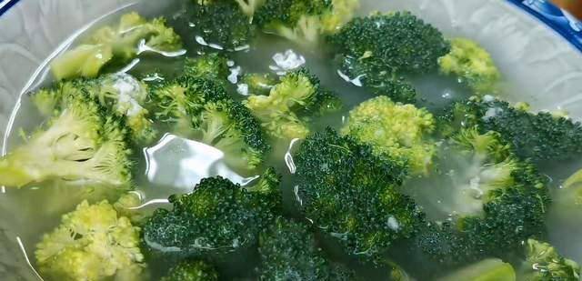 包子|早餐不知道吃点啥好?西兰花试试做美食,比包子油条营养多了