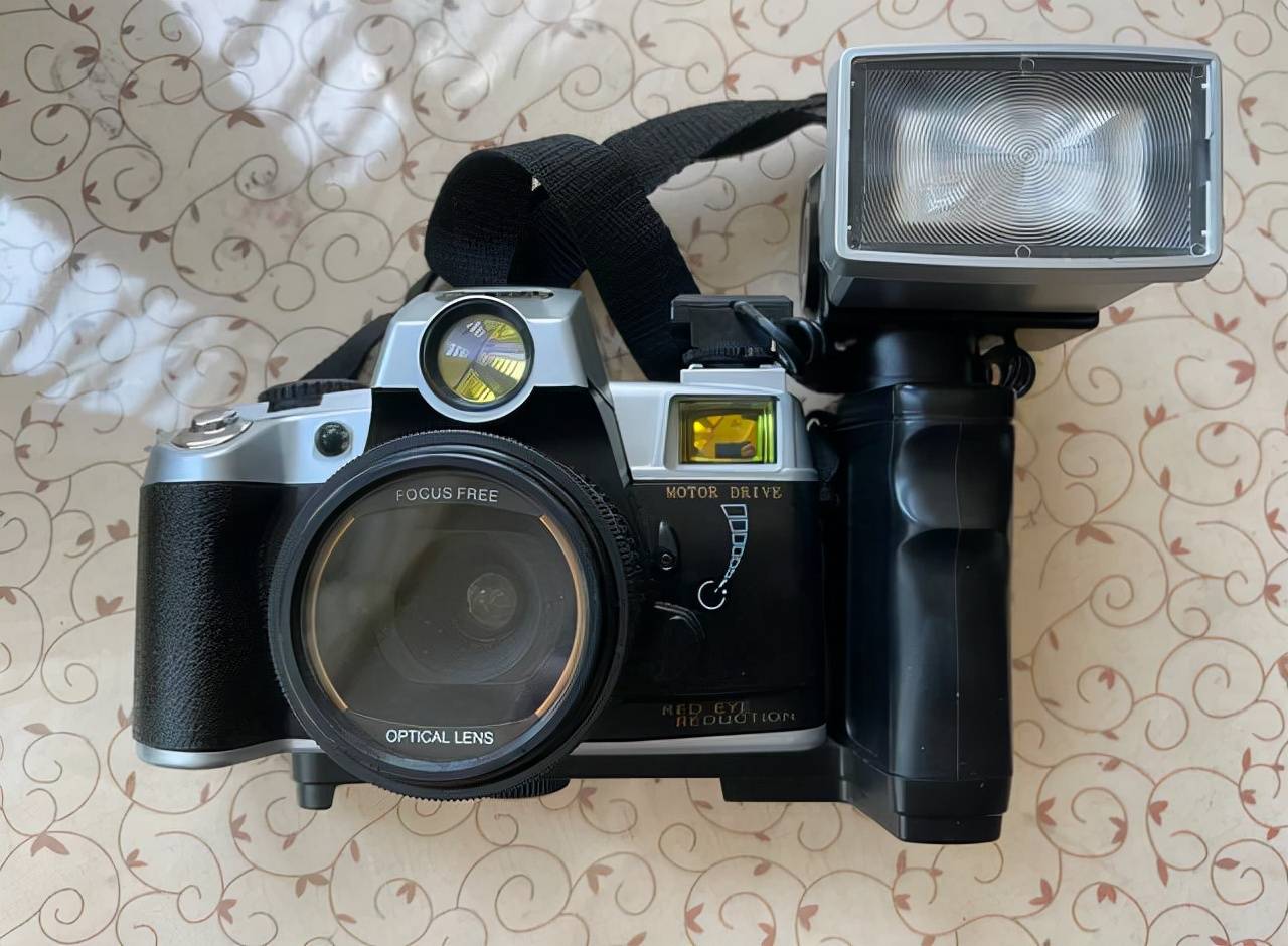 二手相机店见闻：日本好相机与骗子相机，有人套现有人甩卖摄像机