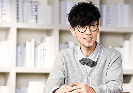 前辈|50岁情歌教父参加综艺，却遭20出头的评委点评，青铜点评王者？