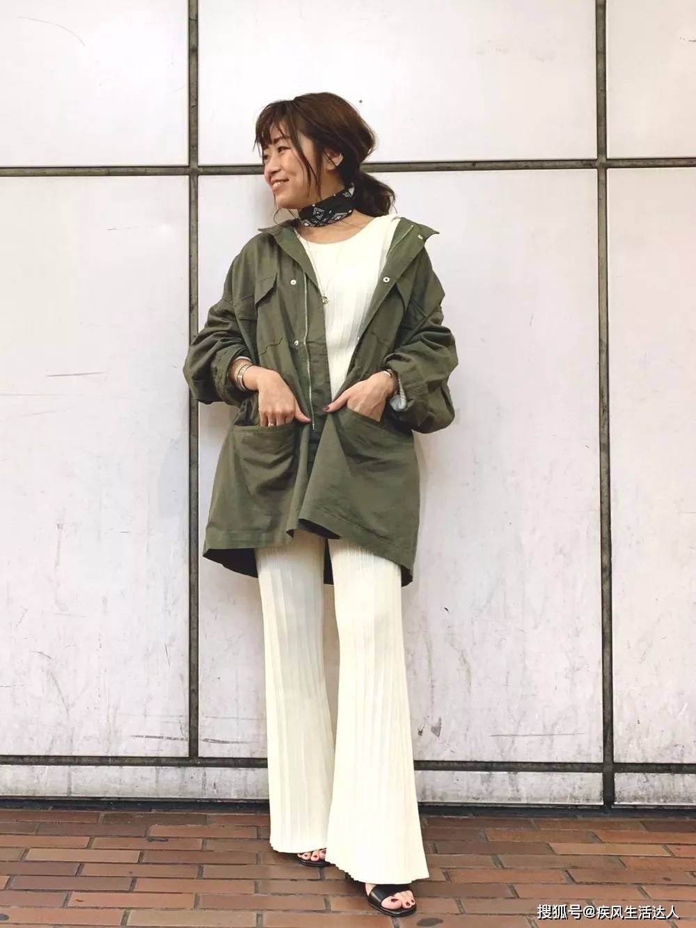米色 演绎随性自在的复古魅力!日本女生这个秋冬都换上了喇叭裤