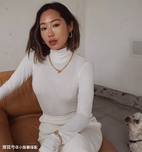 质感 50+女人爱穿的长裙,和毛衣搭配起来最温柔!记住这3点优雅显贵