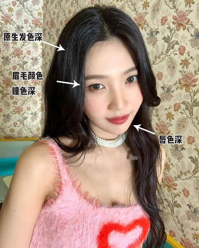 一身不会还有人还在穿“一身黑”吧？冬季最显白的小技巧来啦！