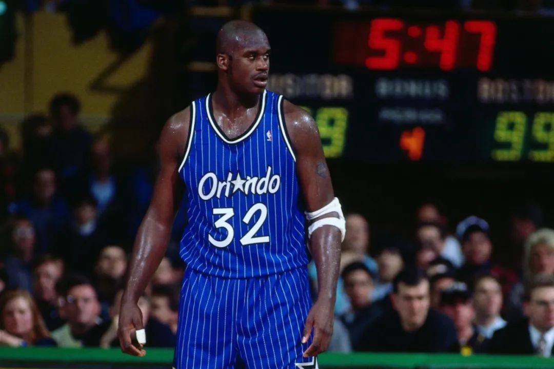 奥尼尔在第6年才成为最佳一阵中锋,前5年他分别输给了谁?_战绩