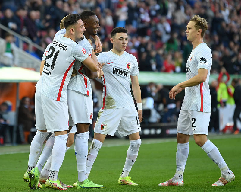 原创德甲:奥格斯堡vs拜仁慕尼黑,猜猜这场比赛总共会进几个球!