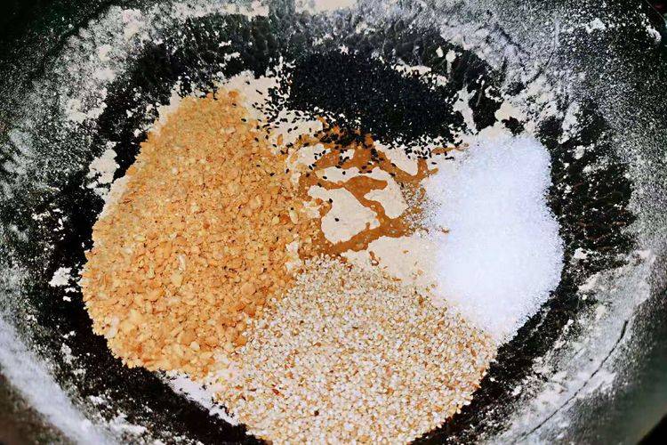 加入适量|小寒后，用这4样简单一炒，一次做好密封起来，香甜浓稠又饱腹