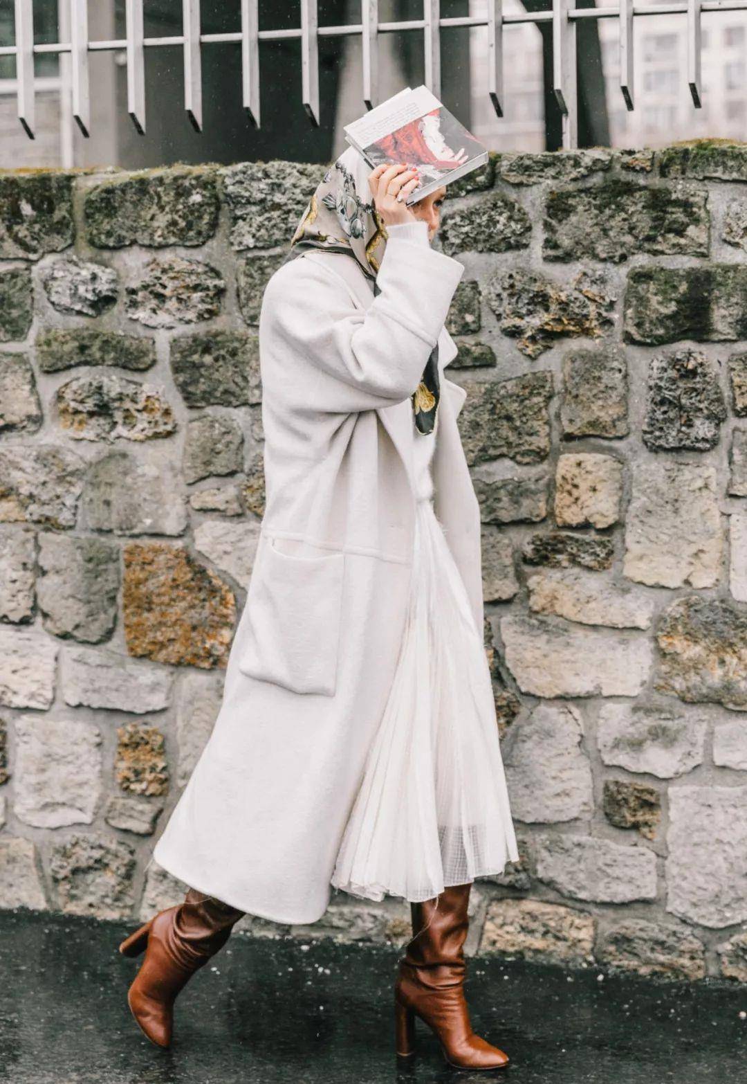 美得 入冬穿大衣＋裙子，美得无可救药！