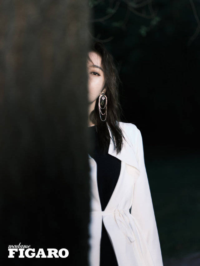 女王 “白月光”秦岚不扮古装照样惊艳！演绎出百变职场女王，气质绝杀