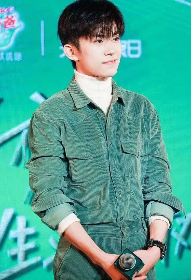 颜色 灯芯绒，一种复古轮回的时尚icon