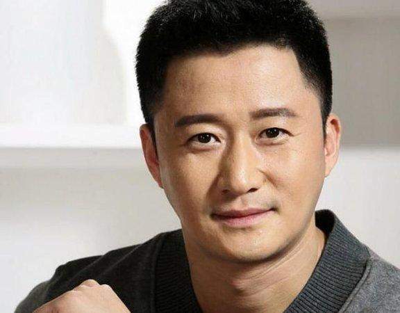 吴京|看吴京年轻时的照片，难怪谢楠说他也是小鲜肉，我们低估了他的颜