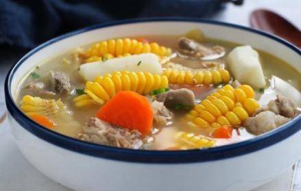 时节|春夏时节来碗汤，滋补玉米与排骨相互碰撞，别有一番风味