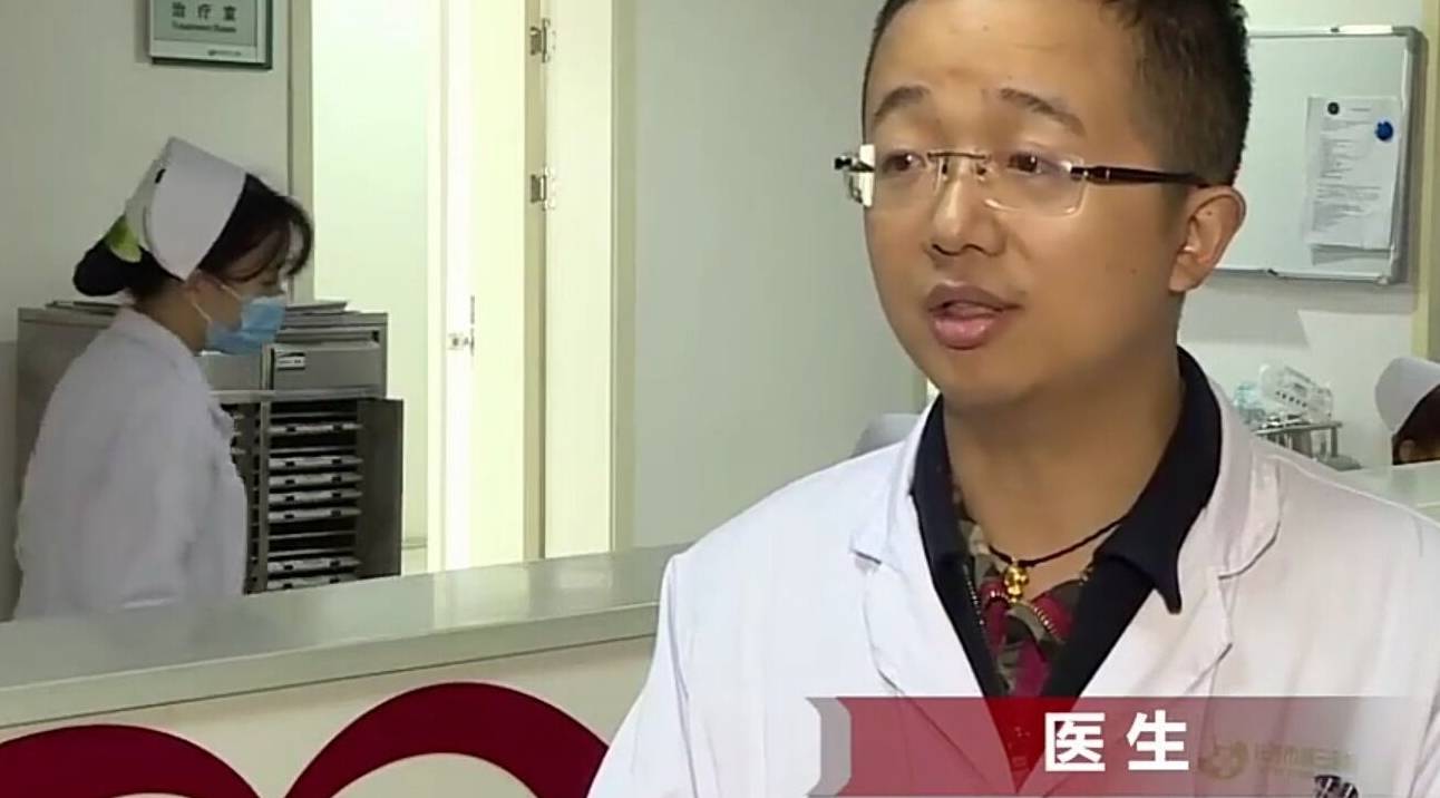 网友|经常熬夜不吃早餐,男子加班时突然口吐鲜血,网友:我有点慌了