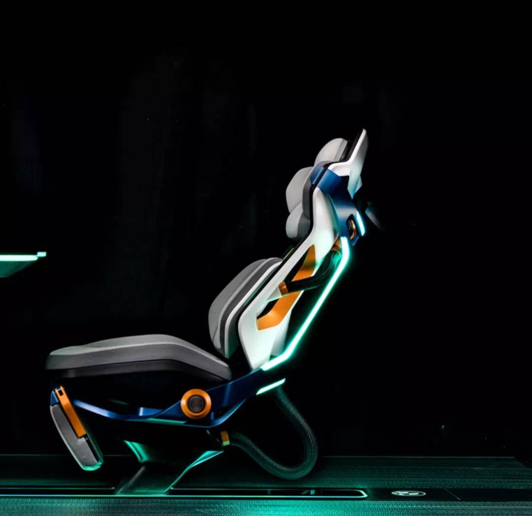 创新君感觉它就好像是从科幻片里走出来的家伙,宝马这一出手,游戏椅都