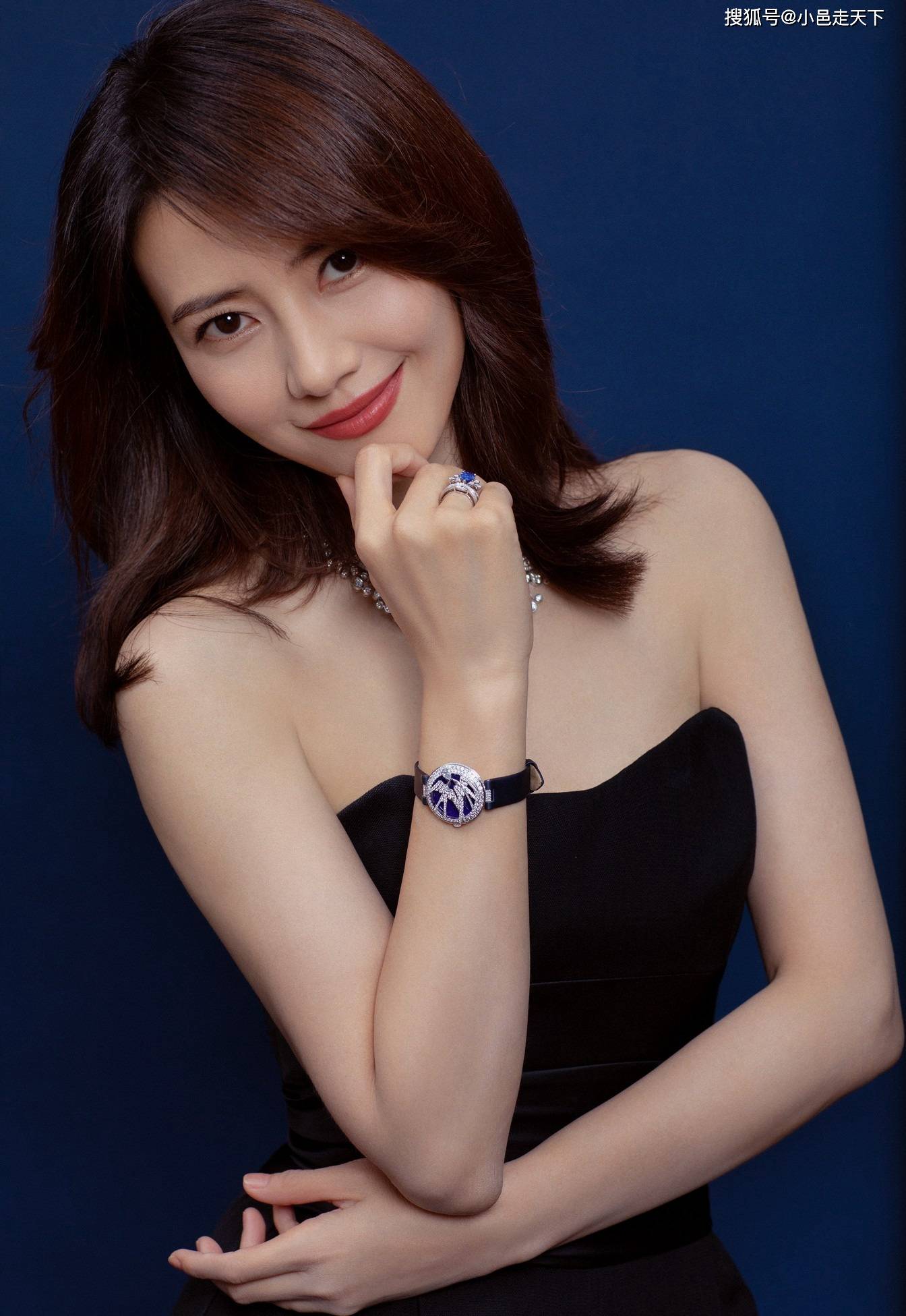 高圆圆黑色抹胸裙性感写真