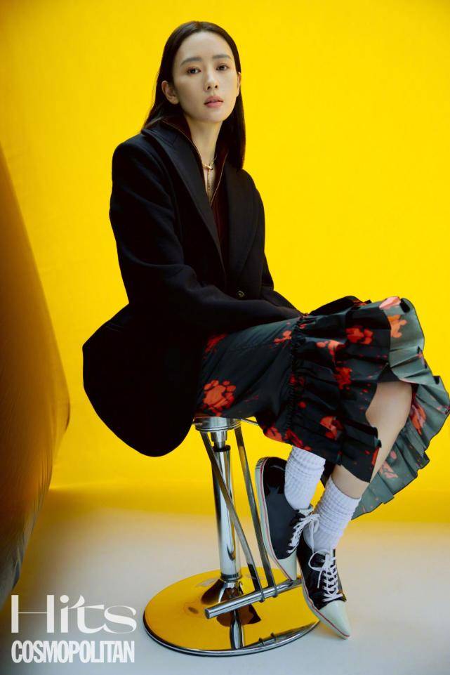 大衣 视后童瑶彻底放开了!穿职场装霸气侧漏,比章子怡都要有女王范