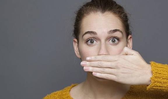 怪味|为什么肾病患者口腔中有怪味？原来是2个原因造成的，2招来解决