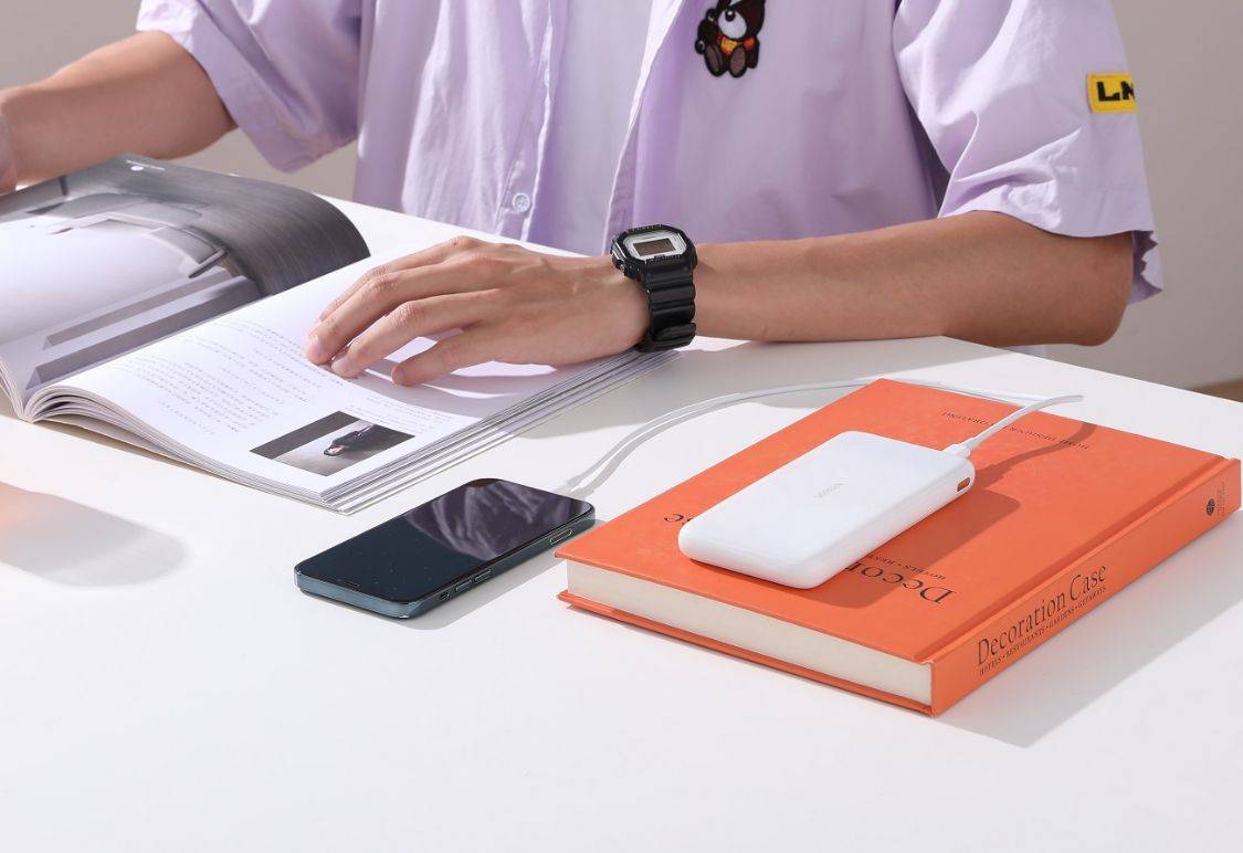 边充电边玩手机到底会不会触电？对手机有什么危害？没几人知道！