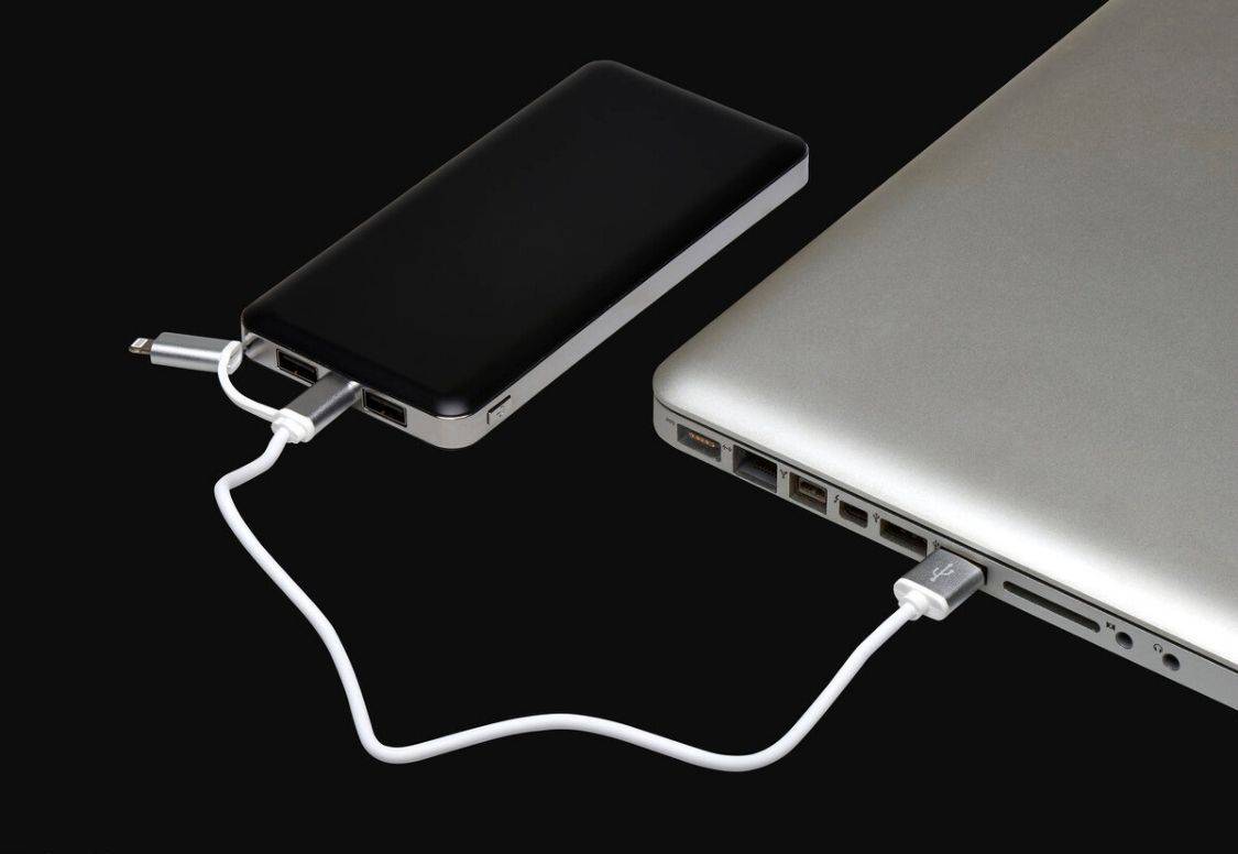 边充电边玩手机到底会不会触电？对手机有什么危害？没几人知道！