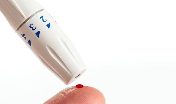 控制|糖尿病空腹血糖7.4,吃二甲双胍不降反升?从3方面详解原因