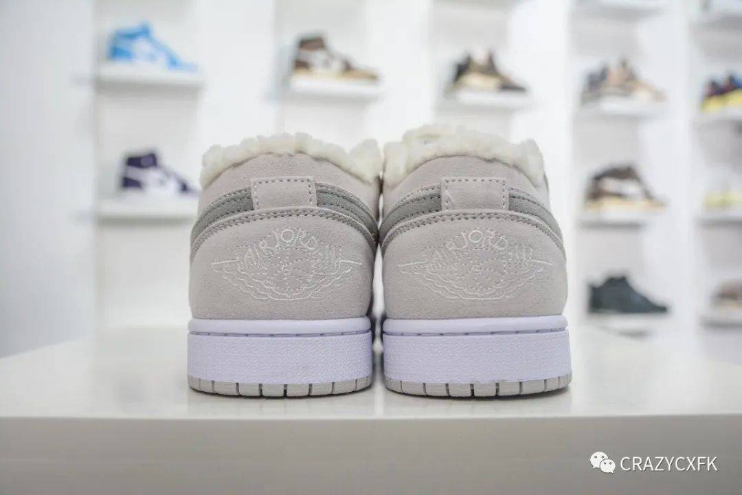 Low 乔丹一代低帮 Air Jordan 1 Low Sherpa Fleece 浅驼色麂皮运动鞋