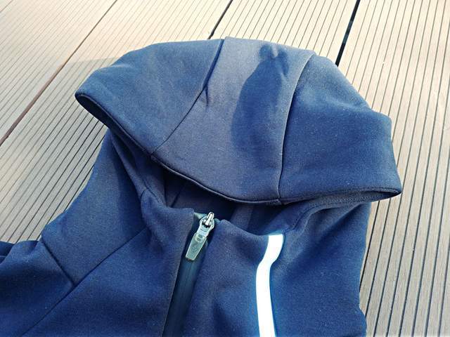 细节 时尚保暖，重磅登场：黑冰重磅开衫卫衣