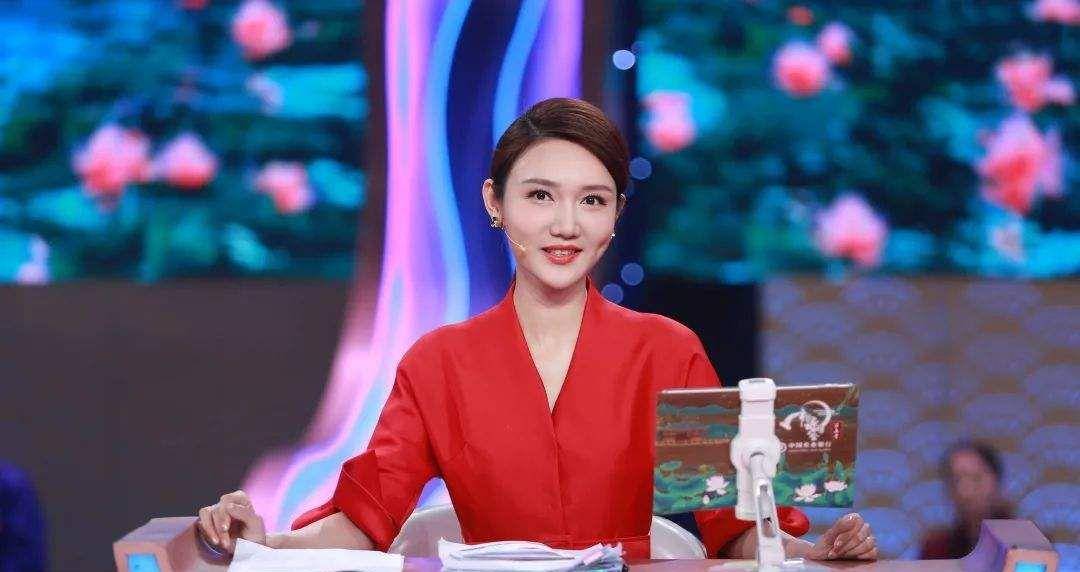 原创央视"财经小姐"龙洋:32岁仍单身未婚,热爱家乡湖南郴州