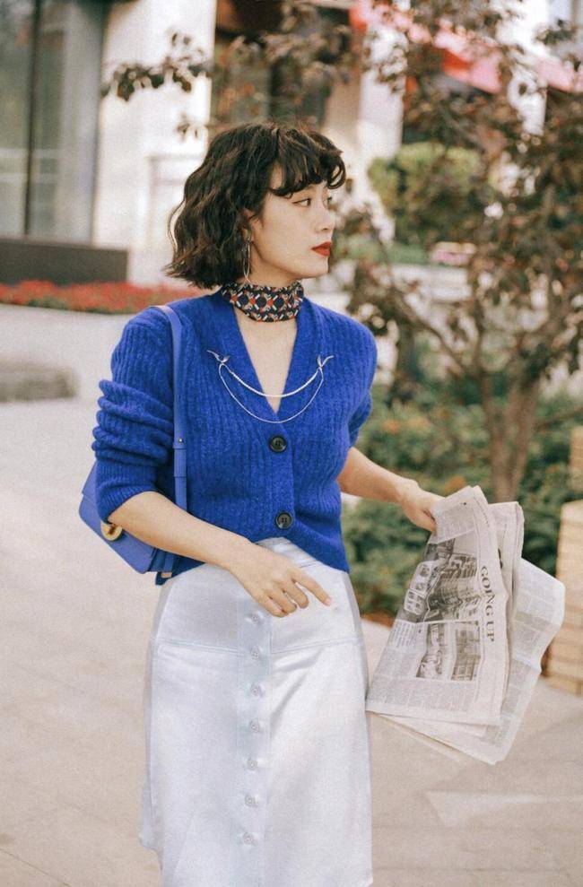 挡风 V领剪裁的毛衣开衫特别有女人味