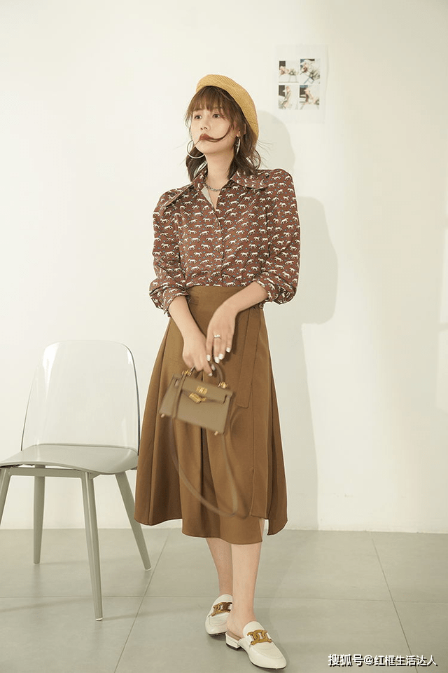 曲线美 冬季“半身裙”怎么穿更好看？建议从这4个方面入手，优雅显高挑