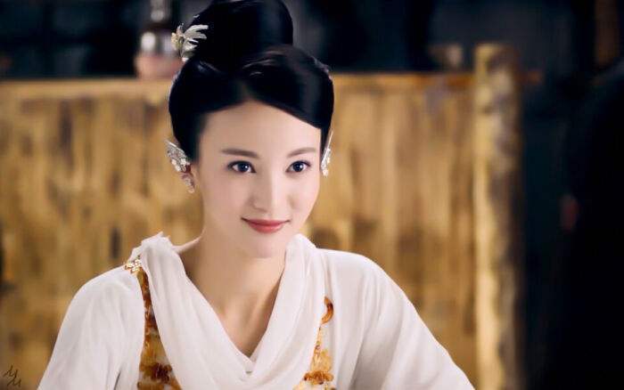 调整女明星发际线变美史：从生硬的美到自然的美，她们都做对了什么？
