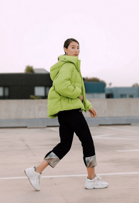 显得 短外套+长裤子才是秋冬最佳CP，小个子女生照着穿，显高又显瘦