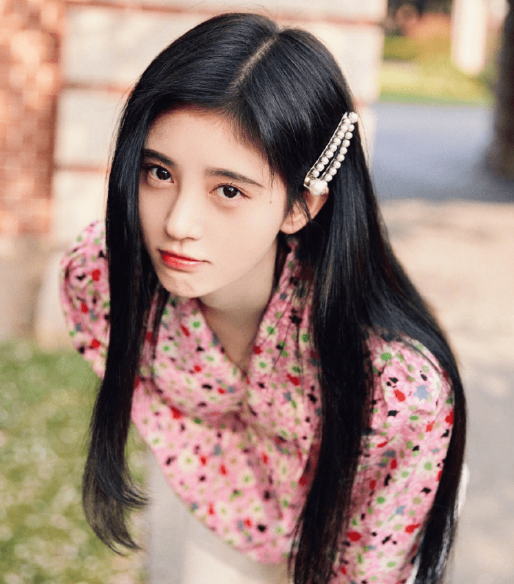 调整女明星发际线变美史：从生硬的美到自然的美，她们都做对了什么？