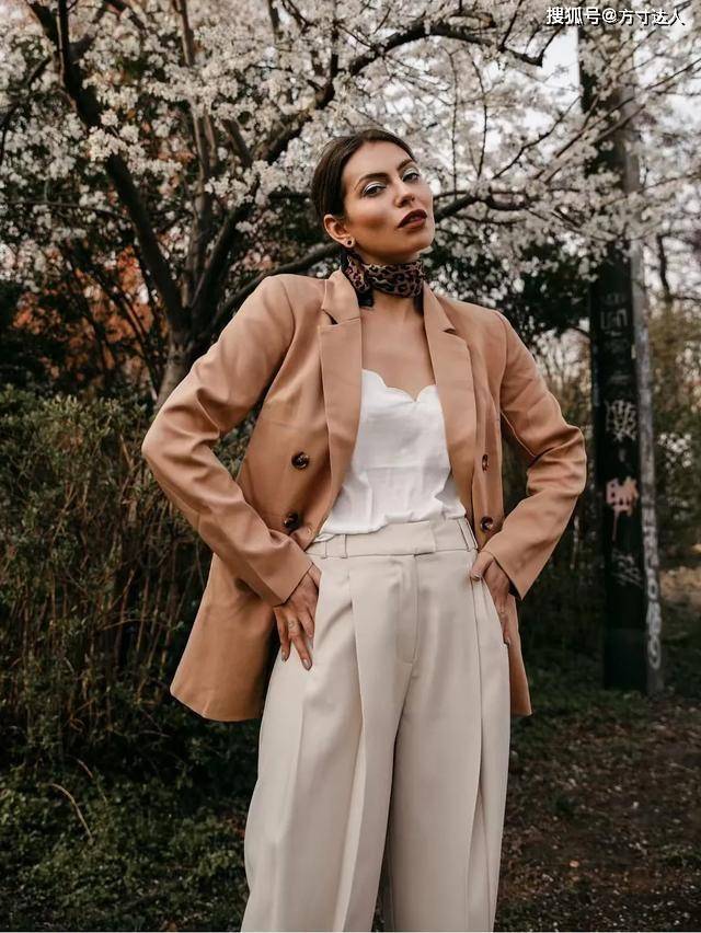 上衣 西裤可以说是时髦宝藏单品，拉腿藏肉百搭样样行。