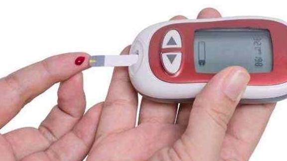 治疗|注射胰岛素的糖友,常出现并发症,胰岛素对控糖真的有用吗?