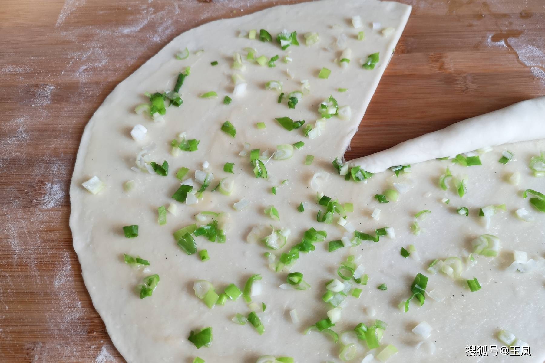 葱花|3块钱做10张手抓饼,一周早餐不用早起,外酥里软,层次多,真香